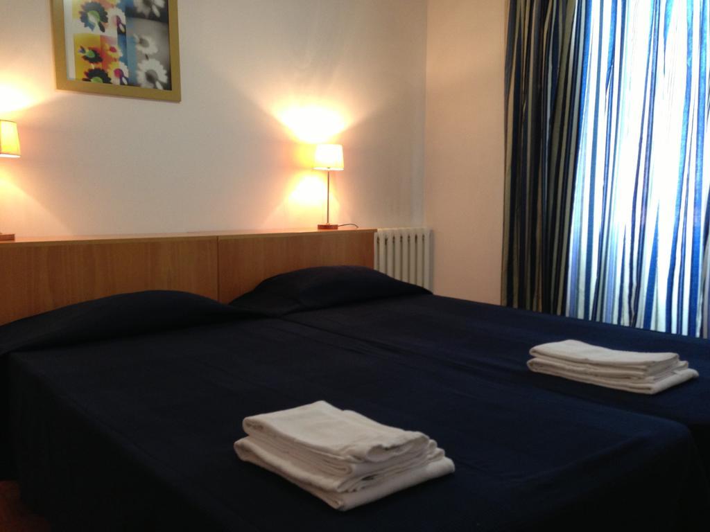 Spru Lisbon Summer Accommodation Room photo